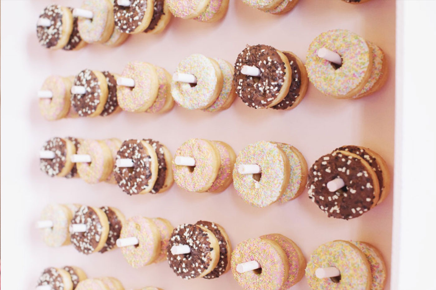 Donutwall statt Candybar auf eurer Hochzeit